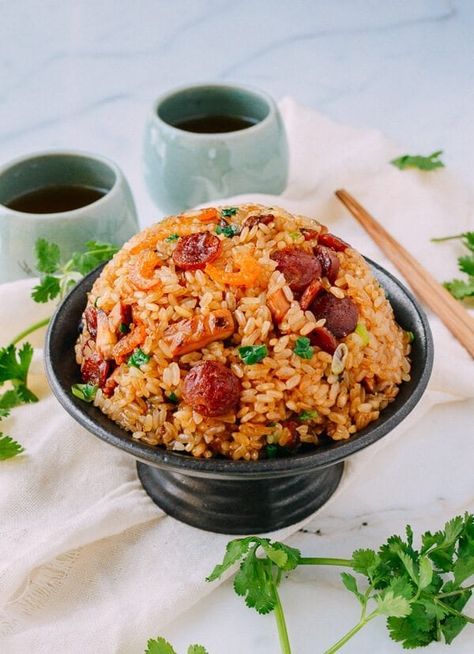 Chinese Sticky Rice, Beras Ketan, Sausage Ingredients, Chinese Sausage, Sweet Rice, Authentic Chinese Recipes, Mapo Tofu, Dried Shrimp, Easy Chinese Recipes