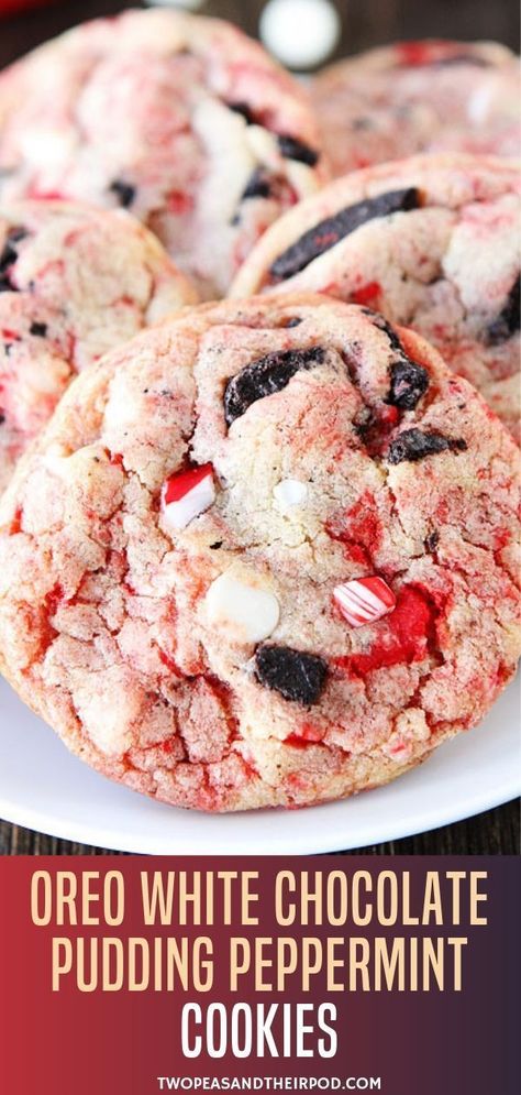 Add a twist to your holidays with these Christmas treats! Bake some batches of these delish and festive Oreo white chocolate pudding peppermint cookies for your family or friends. Have fun! Oreo White Chocolate, White Chocolate Pudding, Chocolate Pudding Cookies, Cookies Decoration, Cookies Box, Chocolate Chip Pudding Cookies, Cookies Holiday, Holiday Cookie Exchange, Chocolate Oreo