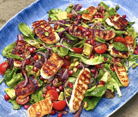 Pomegranate Dressing, Salad With Pomegranate, Jackfruit Recipes, Halloumi Salad, Grilled Halloumi, Pomegranate Salad, Berry Salad, Honey Sauce, Honey Glazed