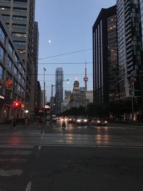 Canada Vibes Aesthetic, Canada City Aesthetic, Canada Night View, Uoft Aesthetic, Toronto City Aesthetic, Downtown Toronto Aesthetic, Downtown Girl Aesthetic Wallpaper, Toronto Canada Aesthetic, Down Town Toronto