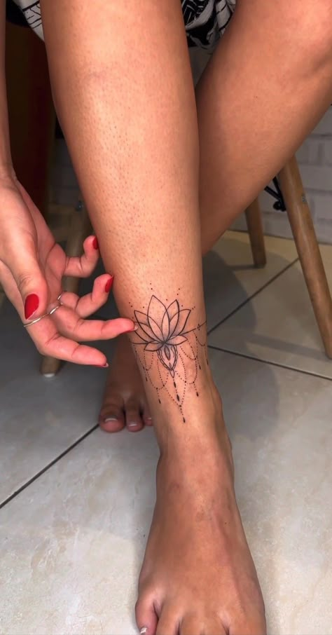 Unique Ankle Tattoos, Ankle Tattoos For Women Mandala, Back Of Ankle Tattoo, Anklet Tattoos For Women, Ankle Foot Tattoo, Tattoos Ideas For Women, Classy Tattoos For Women, Cute Foot Tattoos, Cute Ankle Tattoos