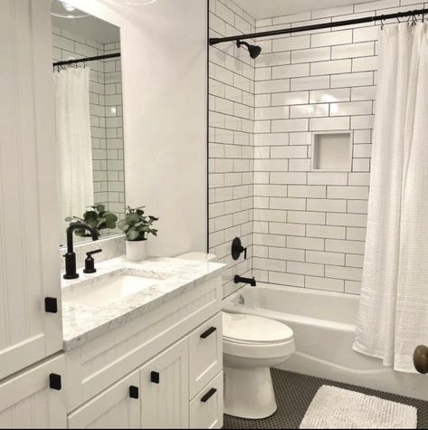 Small Bathroom With Tub Ideas, Bathroom With Tub Ideas, Small Bathroom With Tub, Bathroom Decor Inspiration, Modern Bathroom Decor Ideas, Kids Bathroom Remodel, Small Full Bathroom, Contemporary Bathroom Decor, Bathroom With Tub