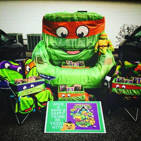 NINJA TURTLE trunk or treat !!!! #ncstyle :) Ninja Turtle Trunk Or Treat, Trunk Or Treat Truck, Tmnt Halloween, Trunker Treat Ideas, Ninja Turtle Pumpkin, Ghoul Gang, Trunk Or Treat Ideas, Turtle Birthday Parties, Couple Halloween Costumes For Adults