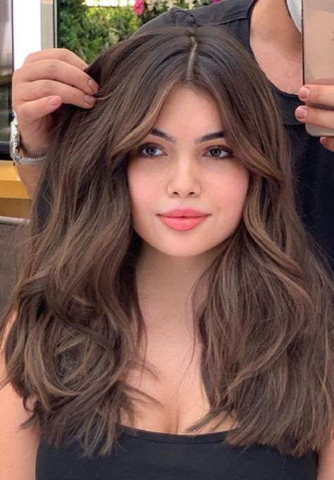 Balayage Hair Caramel, Rambut Brunette, Brown Hair Inspo, Brunette Hair With Highlights, Hair Brunette, Hairstyles For Layered Hair, Hairstyles For Medium Hair, Brown Hair Balayage, Cute Hairstyles For Medium Hair