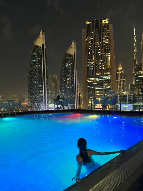 Rich City, Drømme Liv, Dubai Aesthetic, Life Vision Board, Luxury Lifestyle Dreams, Future Lifestyle, Dream Lifestyle, Night Aesthetic, City Aesthetic