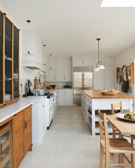 Shaker Kitchens by deVOL - Handmade Painted English Kitchens Kitchen Outside, Classic English Kitchen, Porcelain Pendant Light, Countryside Kitchen, Briarcliff Manor, Shaker Kitchens, Wall Cupboards, Loft Kitchen, Heirloom Furniture