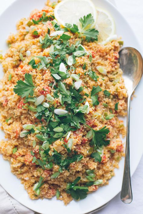 This Armenian Bulgur Salad, called Itch or Eech, is so similar to tabbouleh, but with much less parsley and much less chopping. It's such an easy, delicious fresh grain salad, filling enough for lunch or perfect as a side dish with dinner. | @tasteLUVnourish | Vegan Adana Kebab Recipe, Salad Filling, Armenian Food, Lamb Kebabs, Bulgur Salad, Armenian Recipes, Grain Salad, Kebab Recipes, Photo Food