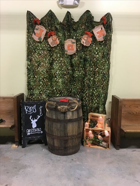 Deer Hunting Party, Hunting Party Decorations, Hunting Birthday Party, Camo Netting, Tailgate Ideas, 50th Wedding Anniversary Decorations, Camouflage Party, Grooms Table, Dove Hunting