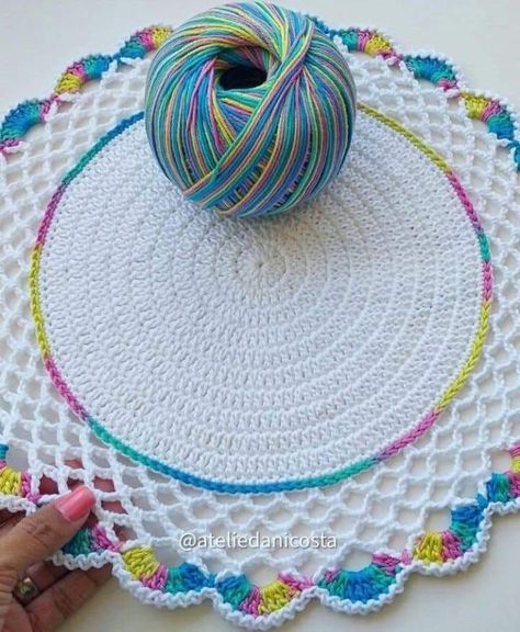 Crochet Jar Covers, Crocheted Stuff, Crochet Placemat Patterns, Crochet Mat, Crochet Placemats, Crochet Tutorial Pattern, Crochet Table Runner Pattern, Crochet Mandala Pattern, Crochet Table