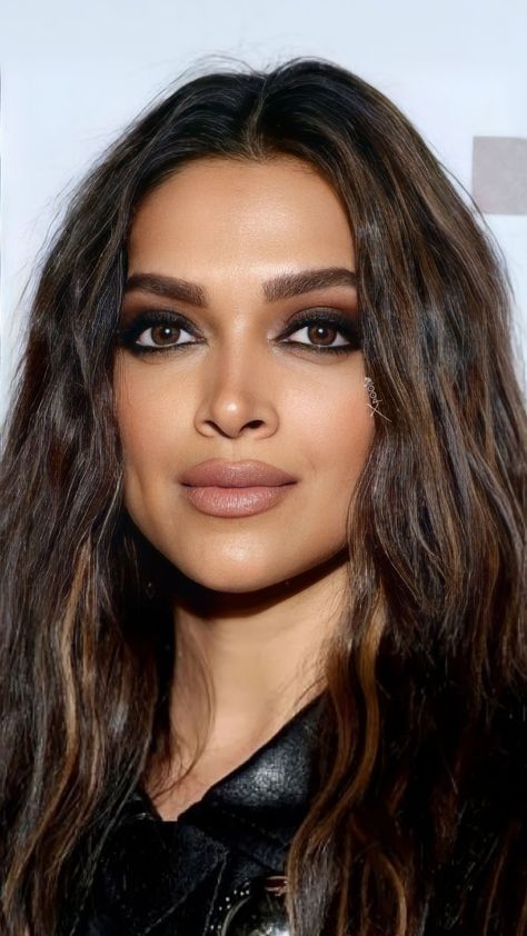 Deepika Smokey Eyes, Deepika Padukone Hair Styles, Deepika Padukone Nails, Deepika Padukone Eyebrows, Deepika Padukone Makeup Looks, Deepika Padukone Smokey Eye, Indian Smokey Eye Makeup, Celebrity Makeup Looks Bollywood, Indian Eyeliner