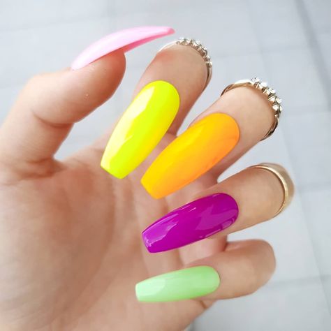 Summer vibes press on nails 🌴🐚☀️👒Neon colors are perfrct for the summer!Do you like crazy nails or one color design?How's your vacation going my loves? 🏖️🌊🍹🌞.. _____Custom press on nailsnailroomstudio.com One Color Design, Nails Neon, Dragon Glass, Room Studio, Nail Room, Nail Remover, Nails Set, Crazy Nails, Nail Sizes