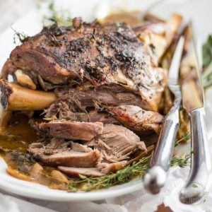 Braised Leg Of Lamb, Leg Of Lamb Recipe, Lamb Roast Recipe, Slow Cooker Pork Roast, Lamb Leg Recipes, Lamb Recipe, Lamb Leg, Braised Lamb, Leg Of Lamb