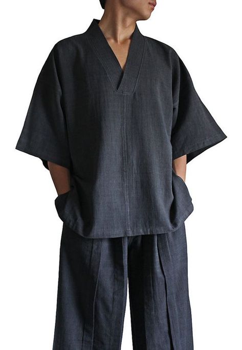 A very good quality of fabric! Impeccable size! No regret! Shipped quickly! Asian Men Fashion Casual Summer, Mens Kimono Shirt, Men's Kimono, Hakama Pants, Mens Bodysuit, Kimono Shirt, Japanese Shirt, Male Kimono, Mode Kimono