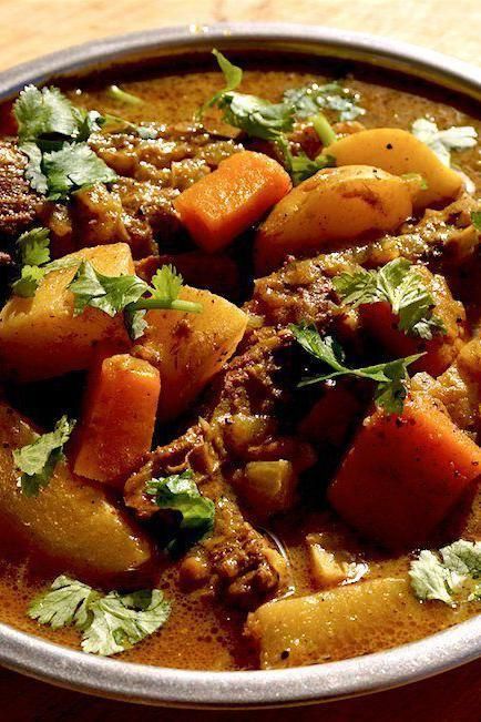 Lamb Curry Recipes, Cape Malay, Curry Recipes Easy, Malay Food, Lamb Curry, Slow Cooked Lamb, Lamb Stew, Beef Curry, South African Recipes