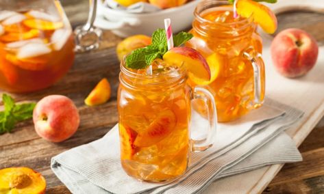 How about this heat wave, y’all?! It’s been hot as ANYTHING down here in Marietta, Georgia. When we were running out of ways to cool down, we decided to create something new with our sweet teas…a fun, thirst-quenching recipe for this unbearable heat!Gather up your #GuiltFreeSweetTea...it’s time to make some Sweet Peach Green Tea Lemonade!We’ve been hearing from a few Sweeties that y’all love green tea, so we decided to whip up a concoction with our Southern sweet tea and add green tea to it! T Homemade Ice Tea, Moonshine Cocktails, Peach Whiskey, Peach Green Tea, Peach Drinks, Peach Syrup, Peach Ice Tea, Peach Lemonade, Iced Tea Recipes