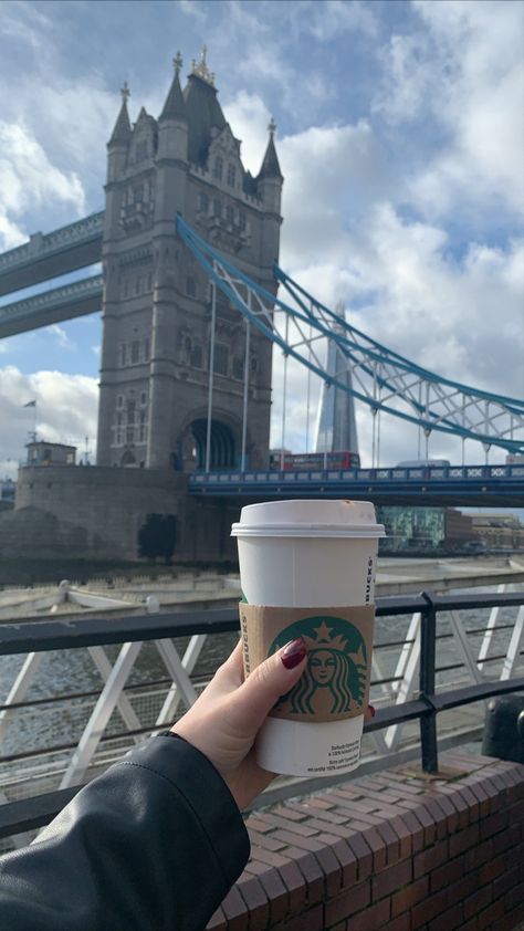 London Fake Story, Starbucks Airport, London Snap, Starbucks London, Starbucks Uk, London Pics, Uk Aesthetic, Starbucks Wallpaper, Story London