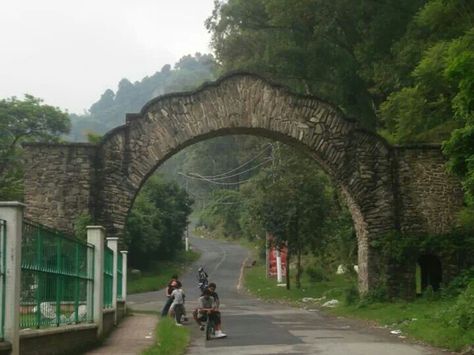 Arco de piedra en el Lago de Amatitlan Amatitlan, Guatemala