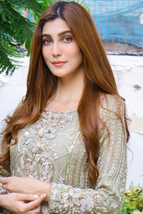 Nazish Jahangir, Neelam Muneer, Emma Watson Belle, Hair Style On Saree, Fashion Shoes Heels, Muslim Fashion Dress, Pakistani Actress, Blonde Beauty, Beautiful Hijab