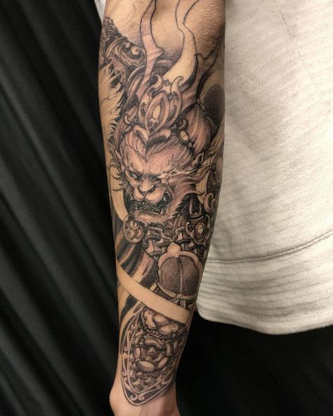 Monkey King in progress With artist: @davidhoangtattoo Created at @chronicink _ #workproud #wearproud Asian Tattoo Sleeve, Tattoo Chinese, Japanese Monkey, Dragon Tattoo Arm, Astronaut Tattoo, Black Tattoo Cover Up, Monkey Tattoos, Geometric Tattoo Arm, King Tattoos