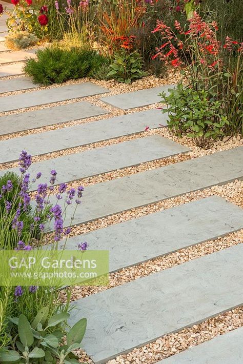 Stone paving slabs with gravel between - The Entertaining Garden, Sponsored by Aurubis CED Ltd Scotscape, RHS Hampton Court Palace Flower Show, 2018. Front Garden Stepping Stones, Stepping Stones In Gravel, Sloped Gravel Path, Front Garden Pathway, Garden Design Stones, Modern Stepping Stone Path, Narrow Garden Path, Compacted Gravel Pathway, Garden Path Ideas Stepping Stones