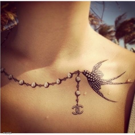 Chanel Tattoo, Tattoos For Women On Thigh, Tattoos For Females, Pearl Tattoo, Chain Tattoo, French Tattoo, Necklace Tattoo, Neck Tattoos Women, Chanel Lover