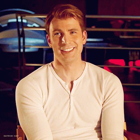 Capatain America Smile by Kal-a-Cas Steve Rogers Smiling, Chris Evans Smile, Christopher Robert Evans, Chris Evans Funny, Captain Rogers, Steven Grant Rogers, Xavier Rudd, Steve Rogers Captain America, Robert Evans