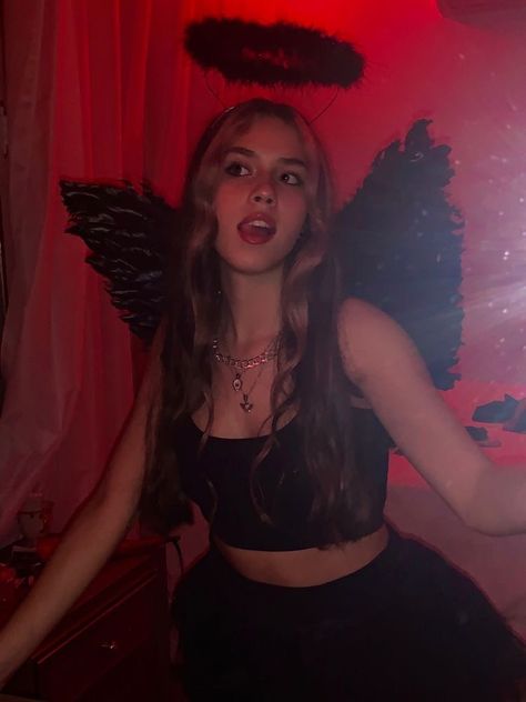 Costumes For Brunettes, Dark Angel Halloween Costume, Black Aesthetic Girl, Halloween Costumes For Brunettes, Casual Halloween Outfits, Angel Halloween Costumes, Girl Halloween Costumes, Girls Halloween Outfits, Hot Halloween Outfits