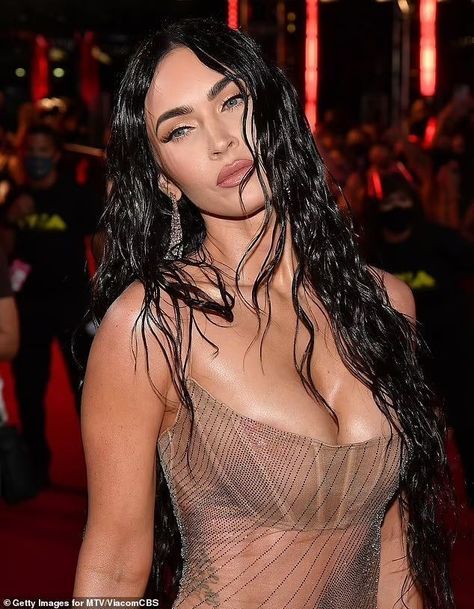 Silver Bralette, Megan Fox Hair, Megan Fox Pictures, Wet Look Hair, Megan Fox Photos, Trajes Kylie Jenner, Megan Denise Fox, 41st Birthday, Megan Fox