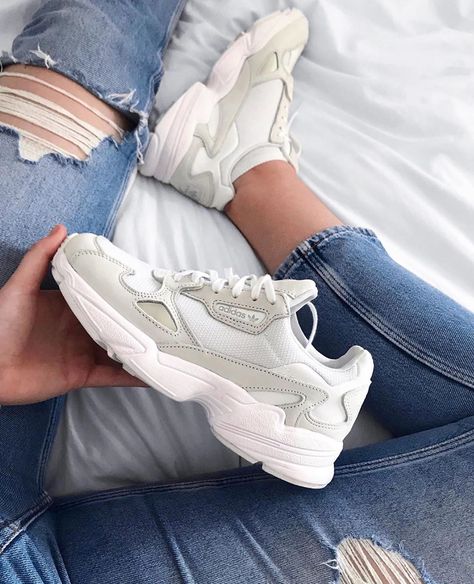 Adidas Outfit Casual, Mens Fashion Style, Adidas Falcon, Skor Sneakers, Sneaker Trend, Sneaker Outfits, Jeezy, Street Style Shoes, Adidas Shoes Women