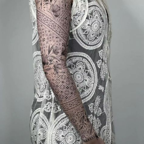 Take A Look At These Dramatic Sleeve Tattoos For Women | Sleeve Tattoos For Women Take A Look At These Sleeve Tattoos For Women And You Will Believe In The Sleeve. Lifestyle Attractive Tattoos For Women, Ornamental Sleeve, Bohemian Tattoo, Sleeve Tattoo Designs, Cuff Tattoo, Boho Tattoos, Taurus Tattoos, Best Tattoos For Women, Eagle Tattoos