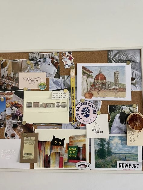 Travel Cork Board, Cork Board Collage Ideas, Bulletin Board Room Decor, Cute Pin Board Ideas, Corkboard Collage, Collage Board Ideas, Pinboard Inspiration, Pinboard Aesthetic, Bulletin Board Aesthetic