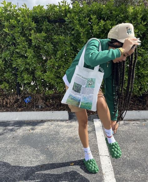 Green Bubble Slides Outfit, Lime Green Yeezy Slides Outfit, Streetwear Fashion Women Green, Sza Crocs Moss, Bubble Slides Outfit, Sza Crocs 2022, School Outfits Black Women, Bubble Slippers, Slides Outfits