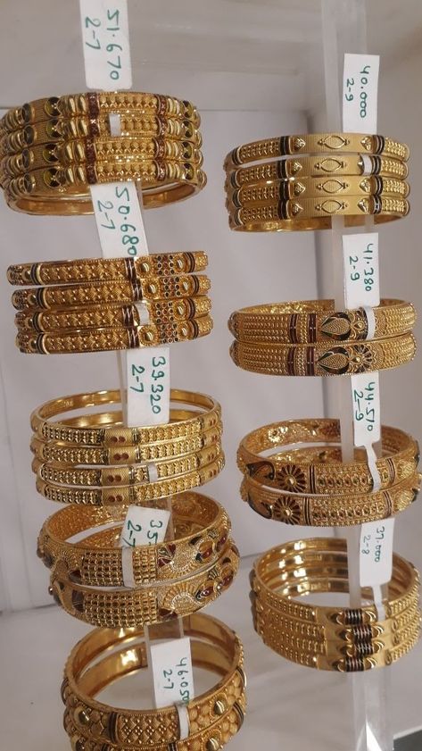 Churi Design Gold, 20grams Gold Bangles, Bangels Designes Gold For Women, Gold Churi Design, Gold Kangan, Pretty Gold Necklaces, Plain Gold Bangles, Antique Gold Bracelet, Gold Bangles Indian