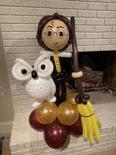 55+ Unique Harry Potter themed baby shower Ideas (Free Printable included) Balloon Owl Harry Potter, Owl Balloons Harry Potter, Harry Potter Balloon Art, Harry Potter Ballon Decoration, Harry Potter Balloon Bouquet, Harry Potter Baby Shower Ideas, Harry Potter Balloons, Harry Potter Floating Candles, Harry Potter Cupcake Toppers