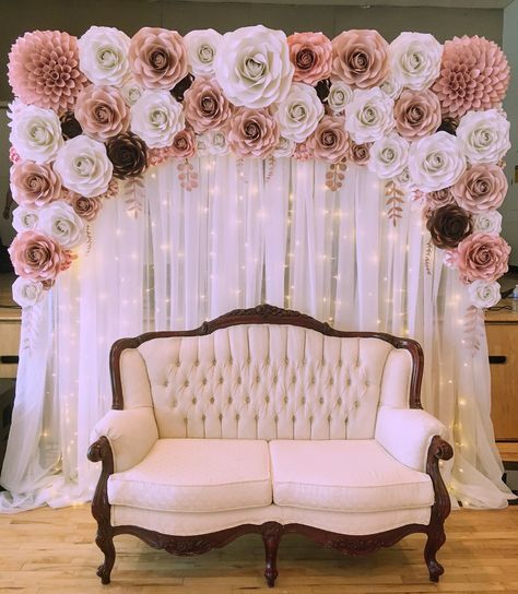 Flowerwall backdrop in Blush pink, white and touch of rose gold . Great for bridal shower and weddings. Rose Gold Bridal Shower Photo Wall, Blush Backdrop Wedding, Rose Gold And White Bridal Shower Decor, Bridal Shower Backdrop Ideas Backgrounds, Bridal Shower Rose Gold Theme, Bridal Shower Tent Decorations, Pink And Gold Bridal Shower Ideas, Rose Gold Photo Backdrop, Rose Gold Bridal Shower Ideas