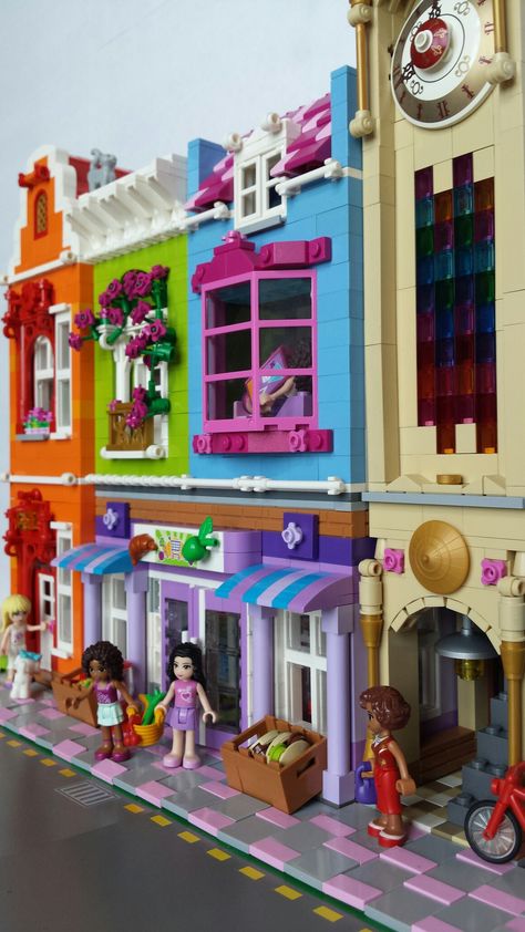 Lego friends street Lego Friends Mocs, Lego Friends Ideas, Lego Birdhouse, Lego 5, Friends Lego, Chubby Boy, Lego House Ideas, Lego Girls, Lego Truck