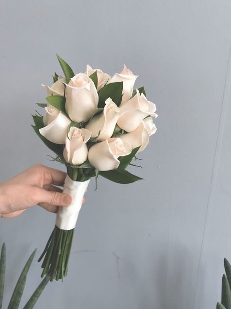 Wedding Jerb Ideas, Simple Rose Bridal Bouquet, Bride Bouquets Small Simple, Simple Hand Bouquet Wedding, Civil Wedding Bouquet Simple, Bridal Flowers Bouquet Simple, Small Wedding Bouquet Simple, Simple Hand Bouquet, White Hand Bouquet