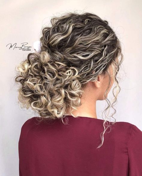 Half Bun Hairstyle, Curly Bridal Hair, Curly Hair Up, Curly Updo Hairstyles, Updo Hair Styles, Half Bun, Highlights Curly Hair, Cute Layered Haircut Mid Length, Layered Haircut Mid Length