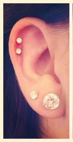 I either want two cartilage piercings or 3 to go along with my 3 lobe piercings. 3 Lobe Piercings, Cartilage Piercing Stud, Double Cartilage, Double Ear Piercings, Double Cartilage Piercing, Lobe Piercings, Double Piercing, Cartilage Piercings, Cute Ear Piercings