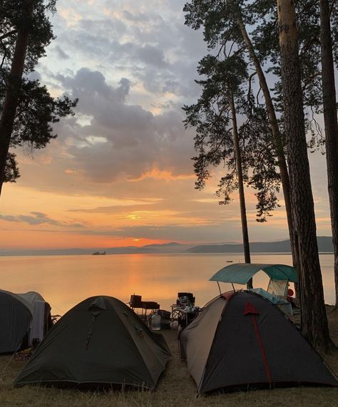 Aesthetic Camping, Camping Aesthetic, Living Off The Land, Supper Club, Camping Life, Green Life, Life Inspiration, Go Camping, Camping & Hiking