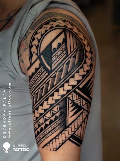 Creative Geometric Tattoo Ideas For You | Aliens Tatoo Tato Lingkaran, Polynesian Tattoo Sleeve, Aliens Tattoo, Tato Maori, Tato Ikan Koi, Round Tattoo, Pola Tato, Forearm Band Tattoos, Tato Lengan