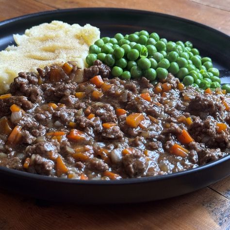 Mince and Tatties (Scottish Recipe) - Laurens Cravings Mince And Tatties Recipe, Mince And Tatties, Scottish Dishes, Comfort Dinner, Lemon Custard, Scottish Recipes, Food Categories, Custard, Casseroles