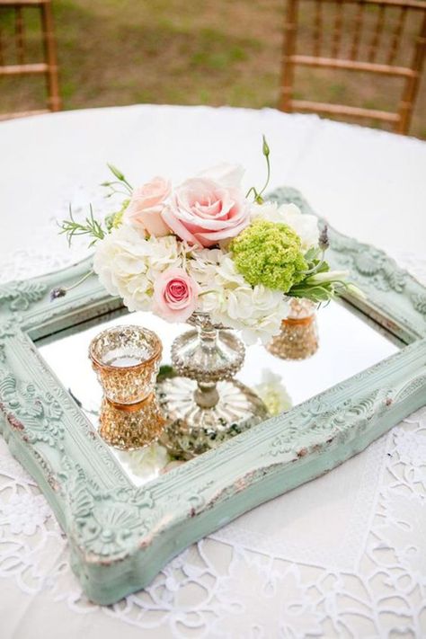 Wedding Trend Alert: 17 Ways to Use Mirror Decor on Your Big Day - Brit + Co Cheap Wedding Table Centerpieces, Porsche Vintage, Vintage Wedding Centerpieces, Decoration Mirror, Cheap Table, Boda Diy, Unplugged Wedding, Unique Wedding Flowers, Wedding Floral Centerpieces