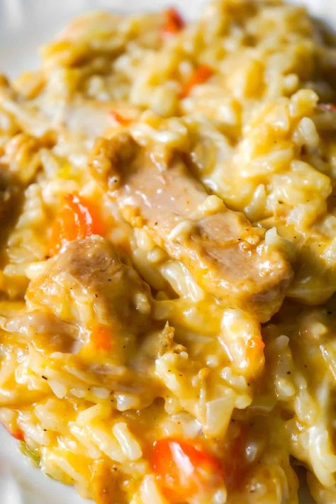 Instant Pot Cheesy Fajita Chicken and Rice is a delicious pressure cooker chicken thigh recipe loaded with peppers and fajita seasoning. Fajita Chicken And Rice, Pressure Cooker Chicken Thighs, Fajita Recipes, Chicken Thigh Recipe, Supper Tonight, Fajita Chicken, Mexican Meals, Multi Cooker, Pressure Cooker Chicken