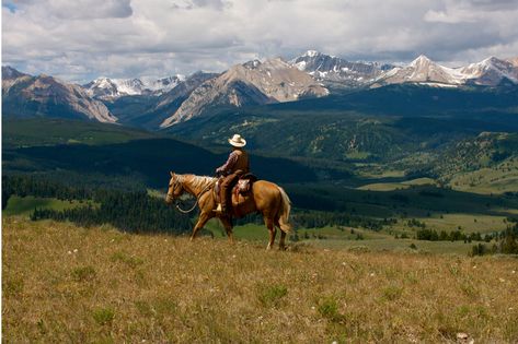 7 Guest Ranches in Montana You Need to Visit Near Bozeman Montana Packing List, Bridger Mountains Bozeman Montana, Ranches In Montana, Montana Bozeman, Montana Aesthetic, Sky Resort, Montana Vacation, Montana Travel, Yellowstone Trip