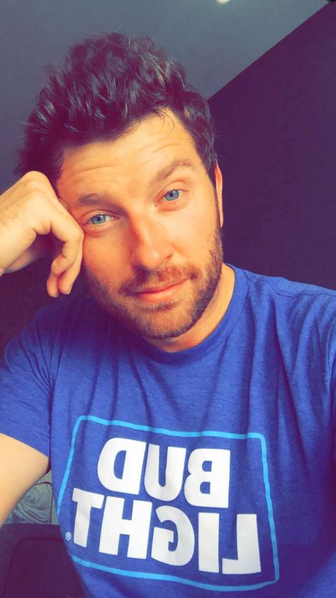 My man Brett Eldredge is the number 1 reason I have snapchat! Male Country Singers, Brett Eldredge, Country Musicians, Pretty Blue Eyes, Dream Husband, Country Music Artists, Country Music Stars, Country Men, Hey Good Lookin