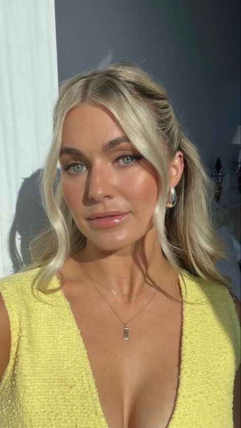 Arnold Sisters, Lindsay Arnold, Friend Group, Dancing With The Stars, Lovers And Friends, Makeup Looks, Dancing, Hair Styles, Stars