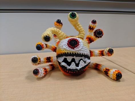 Free Beholder Pattern Designed By Knotty Critters #crochet #amigurumi #beholder #handmade #diy #dungeonsanddragons #freepattern Popular Monster, Crochet Hack, Crochet Monsters, Halloween Crochet Patterns, Dragon Pattern, Tiny Dolls, Halloween Crochet, Crafty Craft, Crochet Gifts