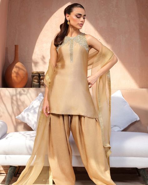 SELLING FAST🔥 High on Demand Festive Pret now available to shop 💕 Brand: Mahum Asad Tap the link in bio to shop 🛍️ Elegance Outfit, Get Summer Ready, Golden Honey, Organza Dupatta, Gold Sequins, Pakistani Outfits, Kurta Set, Summer Ready, Raw Silk