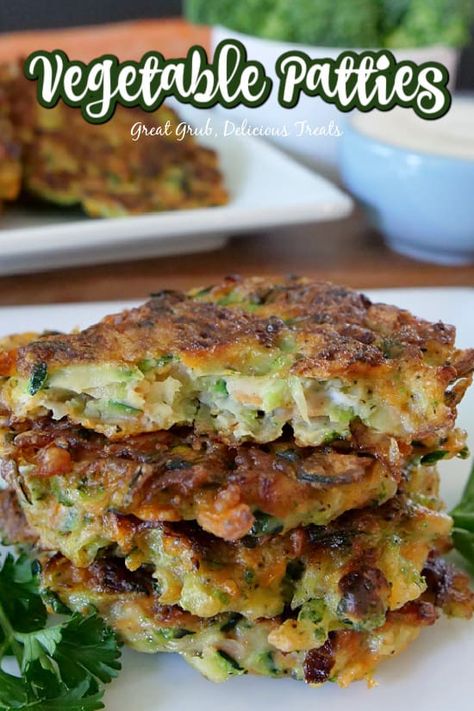 Vegetable Patties are a delicious appetizer recipe made with shredded zucchini, carrots, and broccoli and fried to a crispy golden brown. Homemade Easy Recipes, Vegetable Patties, Healthy Veggie Dip, Vegetarian Burger Recipe, Veggie Cakes, Veggie Patties, Eat Vegetables, Veggie Burgers Recipe, Patties Recipe